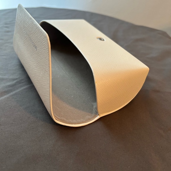 ☀️Host Pick☀️Michael Kors Glasses Case - Picture 5 of 5